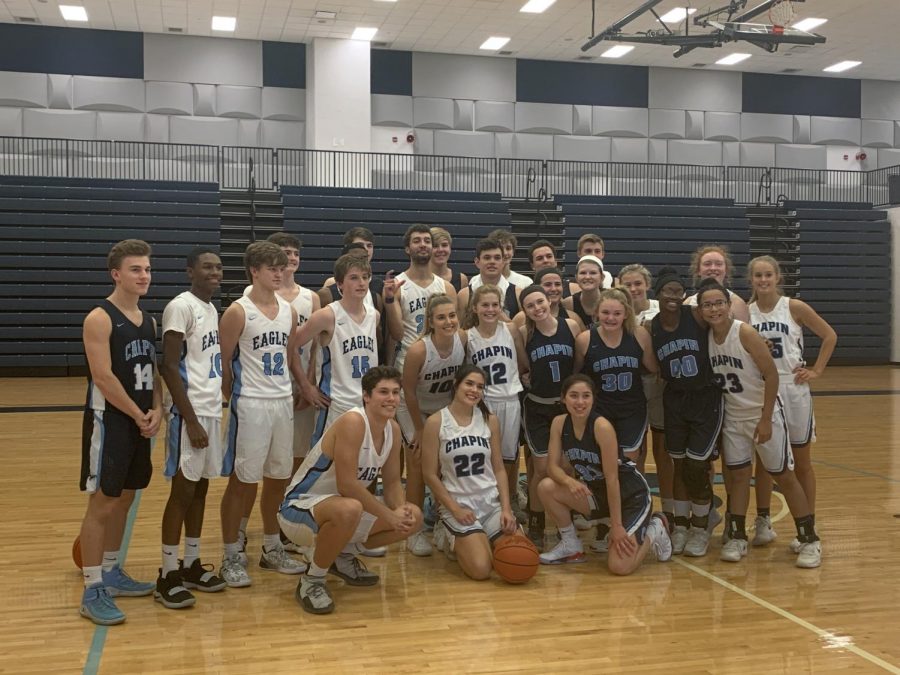 The+Varsity+Boys+and+Girls+Basketball+teams+pose+for+a+photo+at+the+end+of+the+Chapin+Madness+fundraiser.