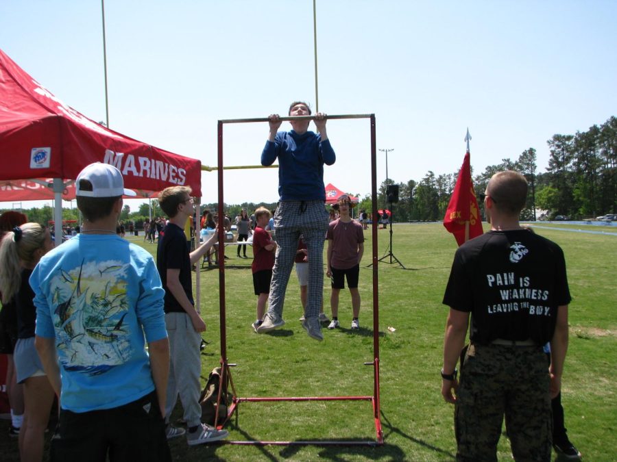 Students do pull-ups during Decision Day at Chapin High
