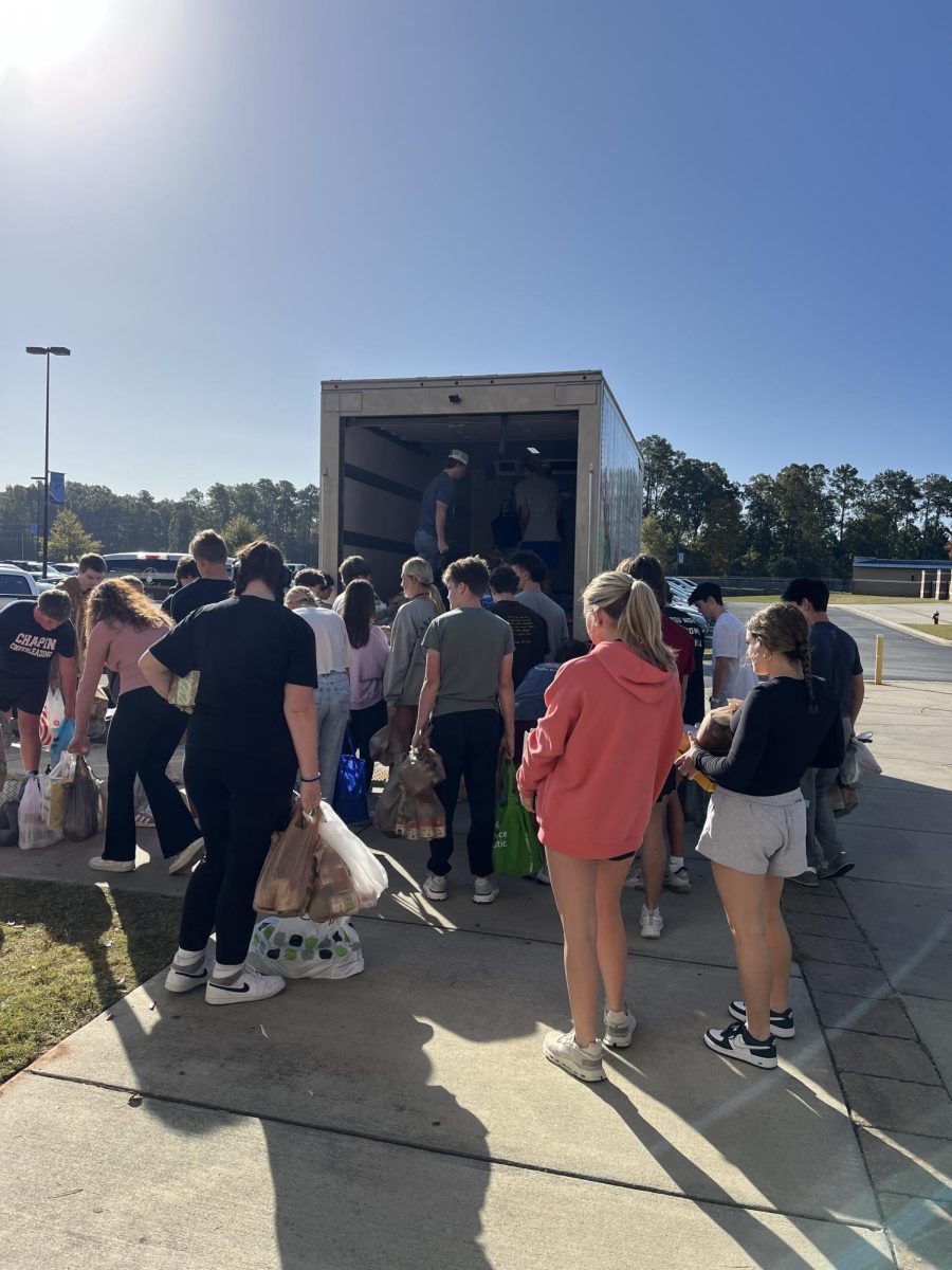 Student Government loading the cans into the truck to be taken to We Care.